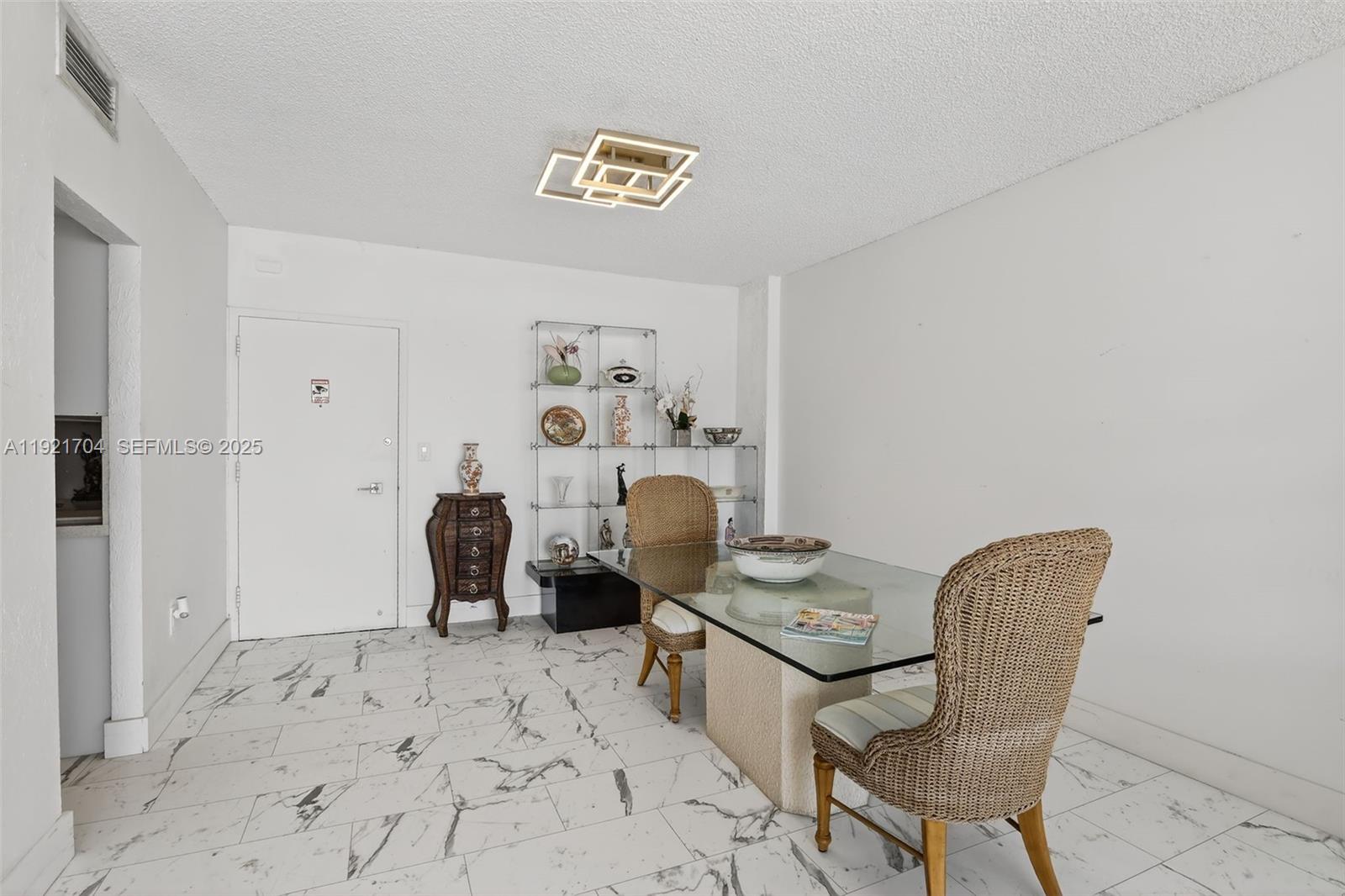 image Arlen House Condo11