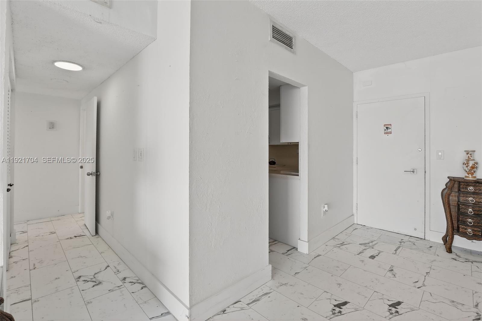 image Arlen House Condo12