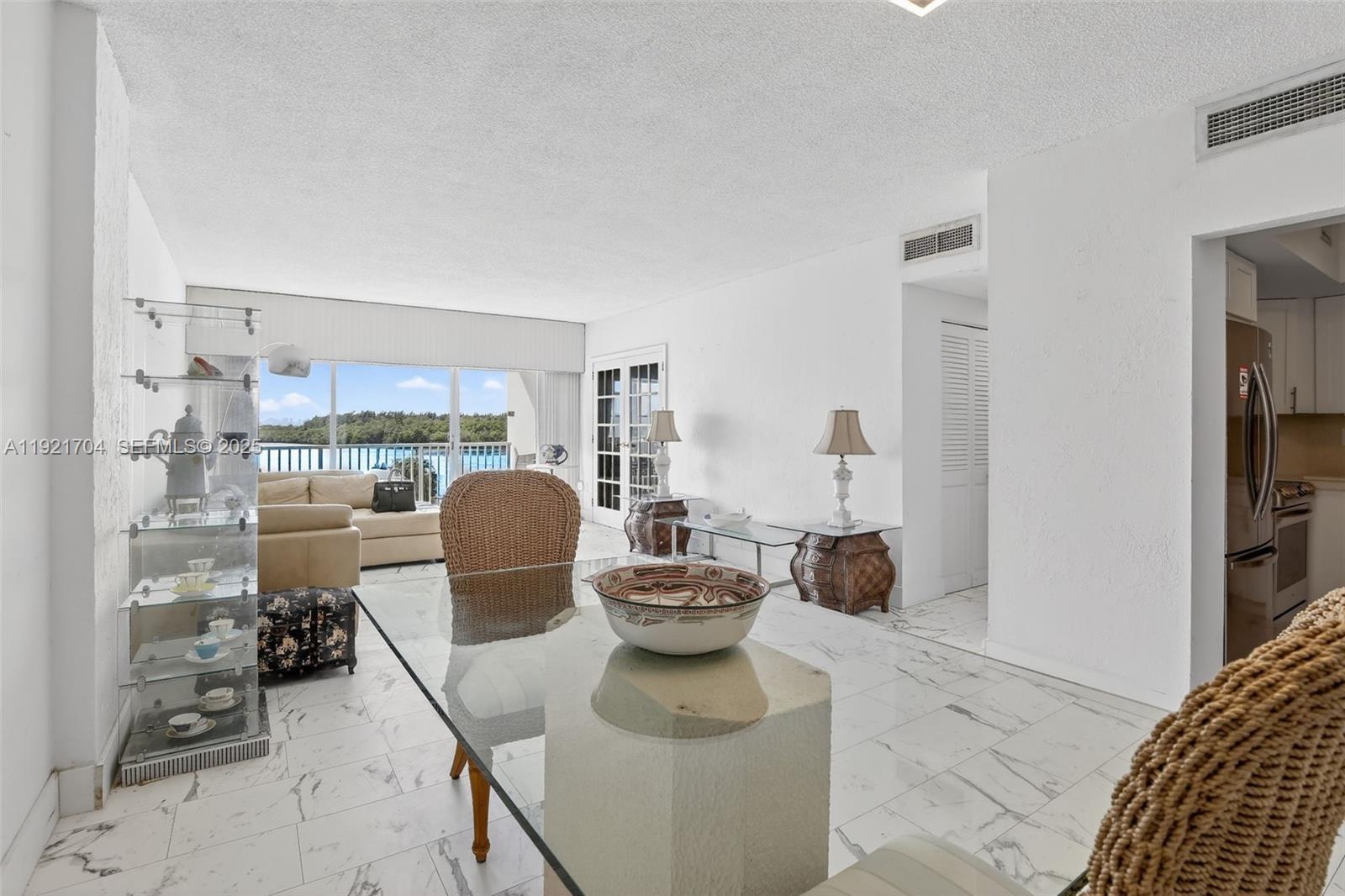 image Arlen House Condo13