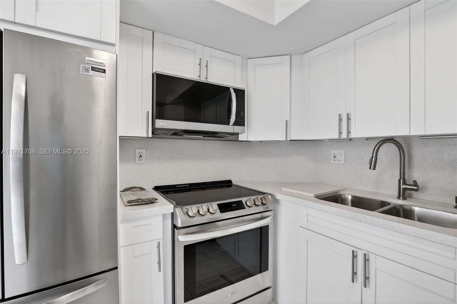 image Arlen House Condo16