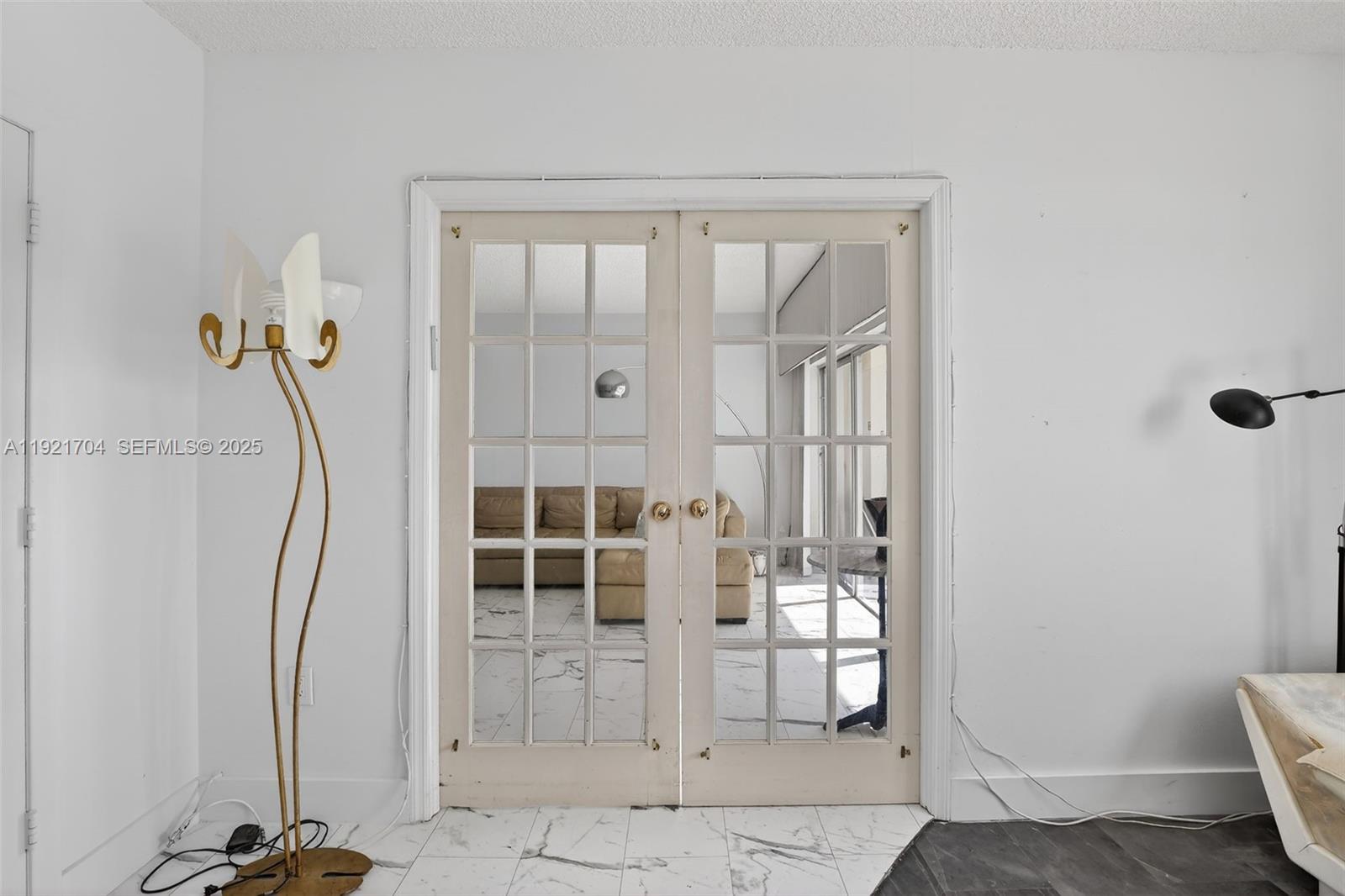 image Arlen House Condo23