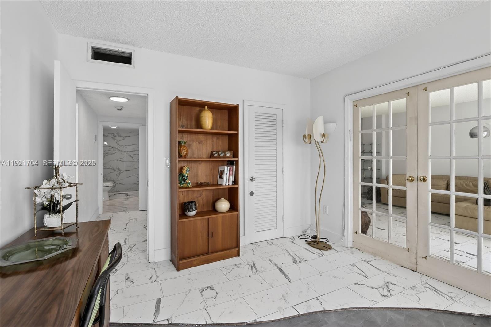 image Arlen House Condo26