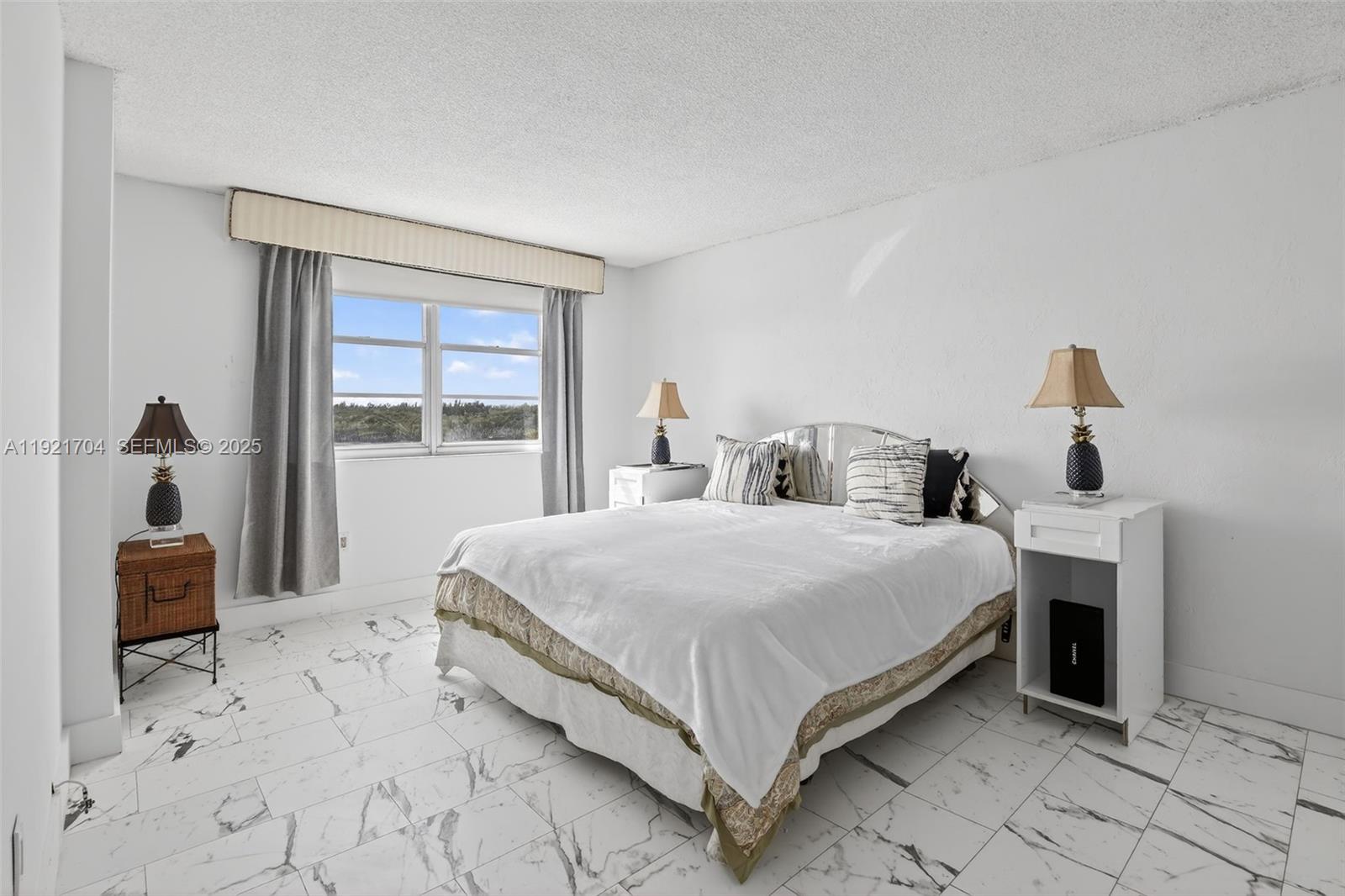 image Arlen House Condo28