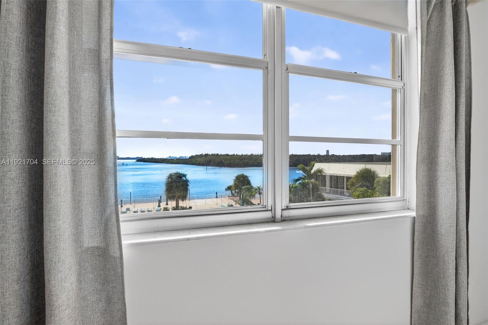 image Arlen House Condo29