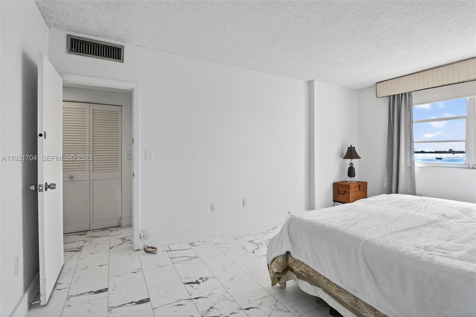 image Arlen House Condo30