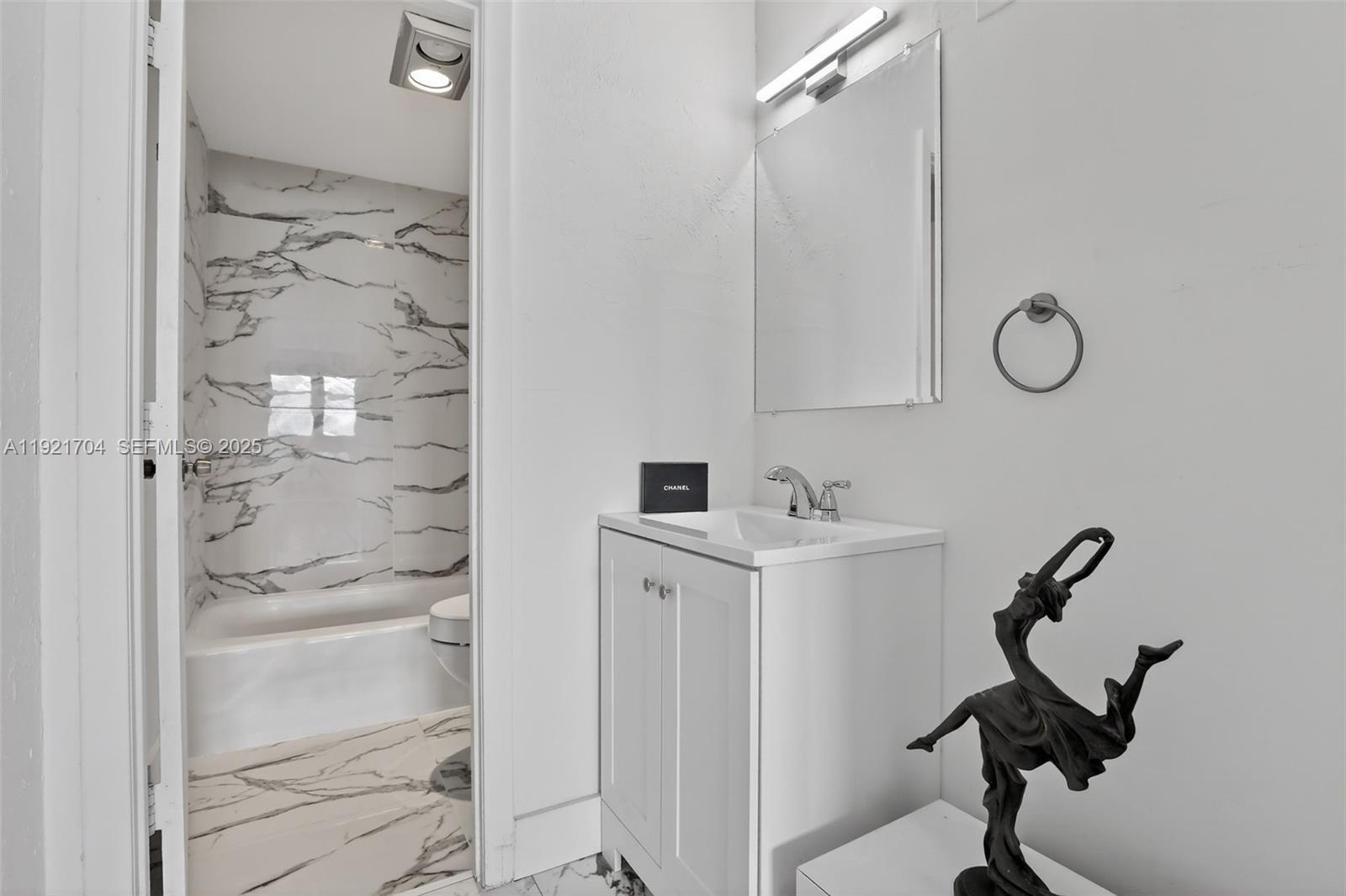 image Arlen House Condo36