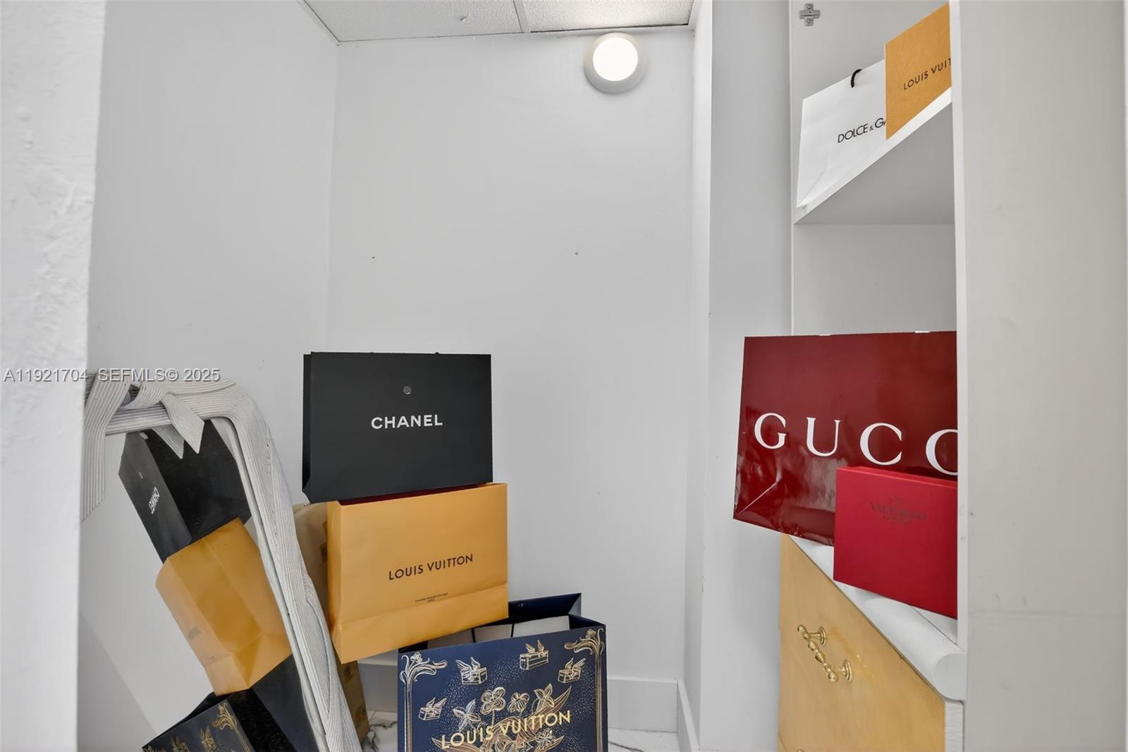 image Arlen House Condo38