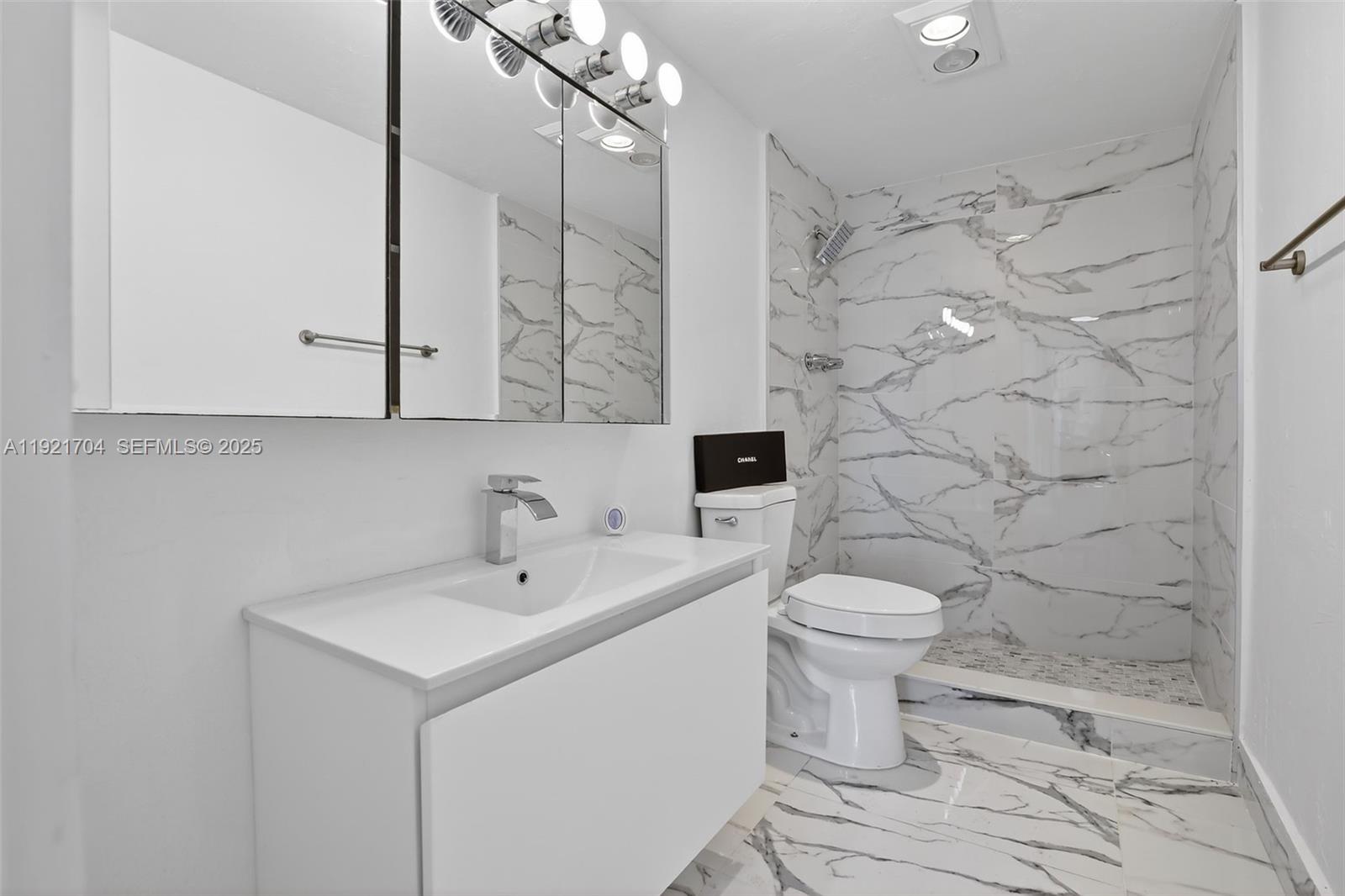 image Arlen House Condo40