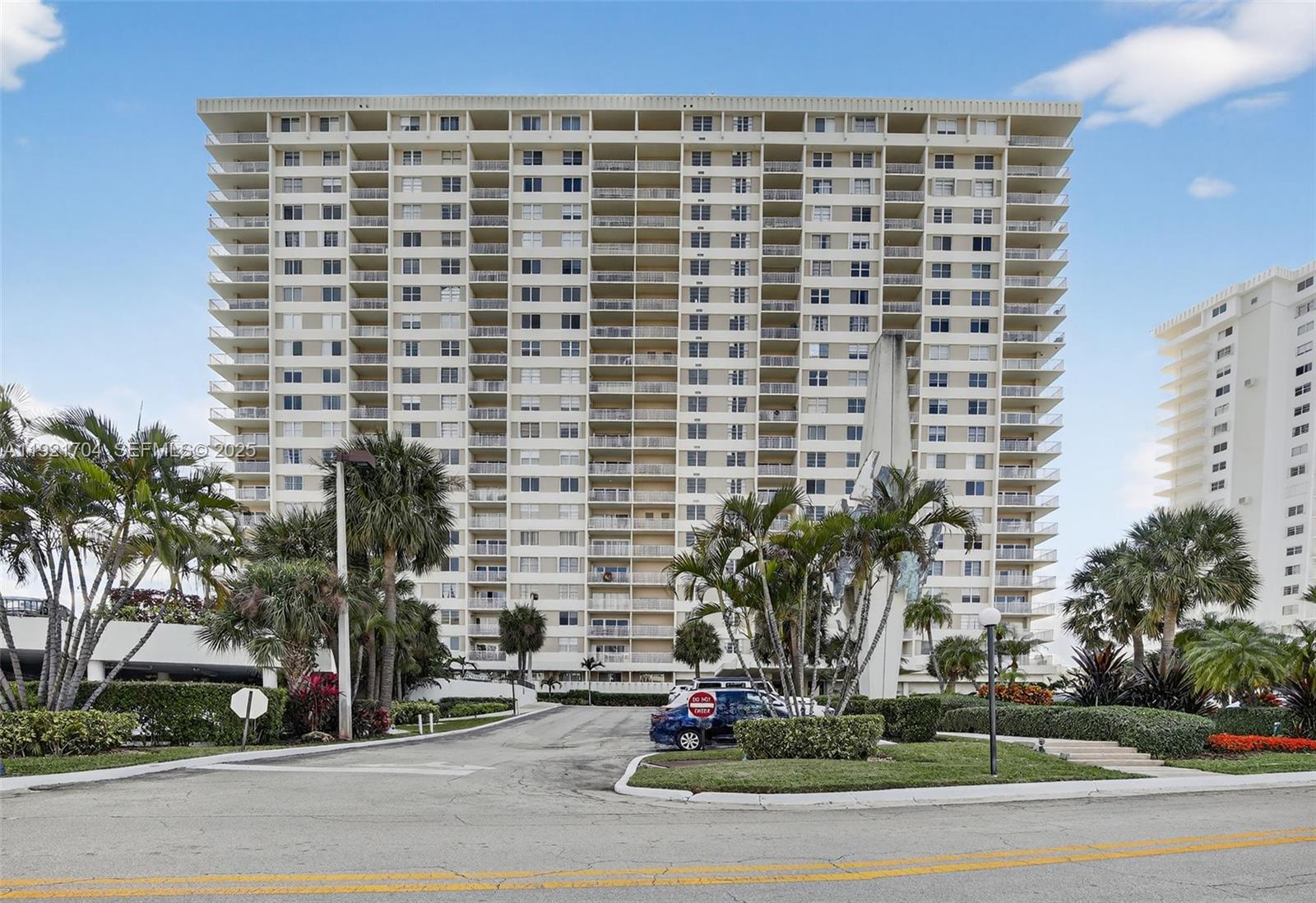 image Arlen House Condo57