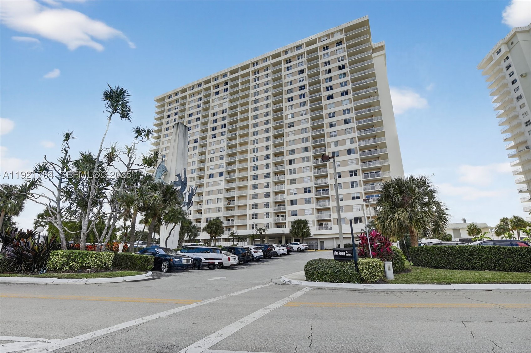 image Arlen House Condo61