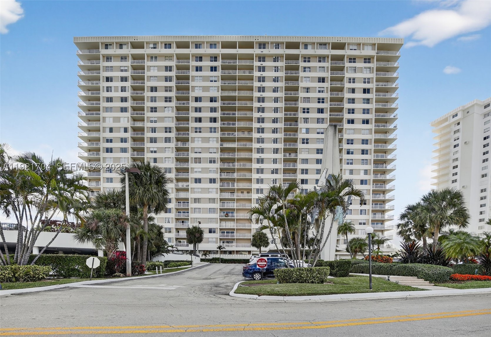 image Arlen House Condo62