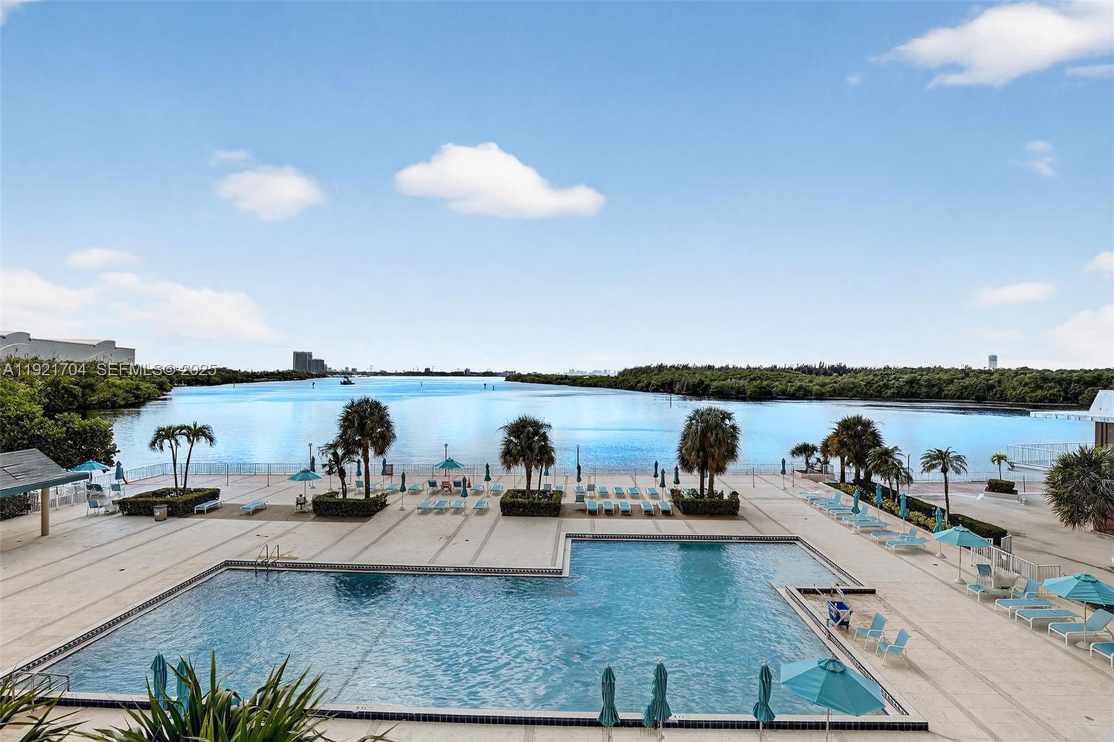 image Arlen House Condo7