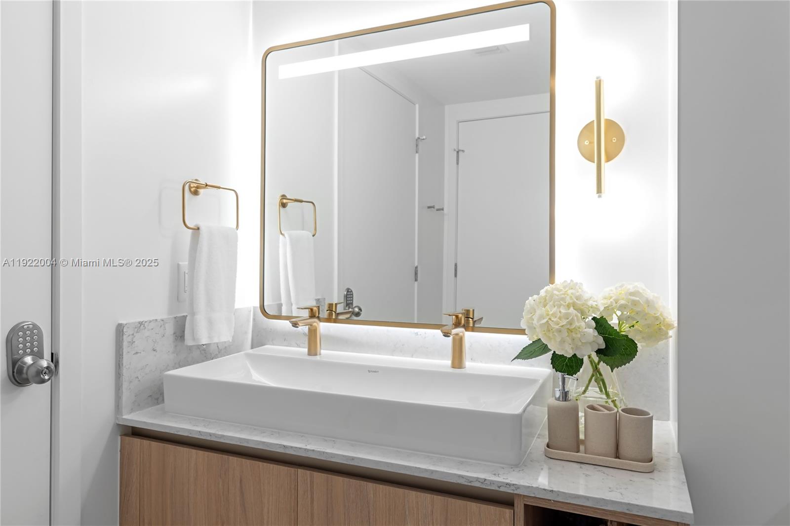 159 NE 6th St #3002 Miami, FL 33132