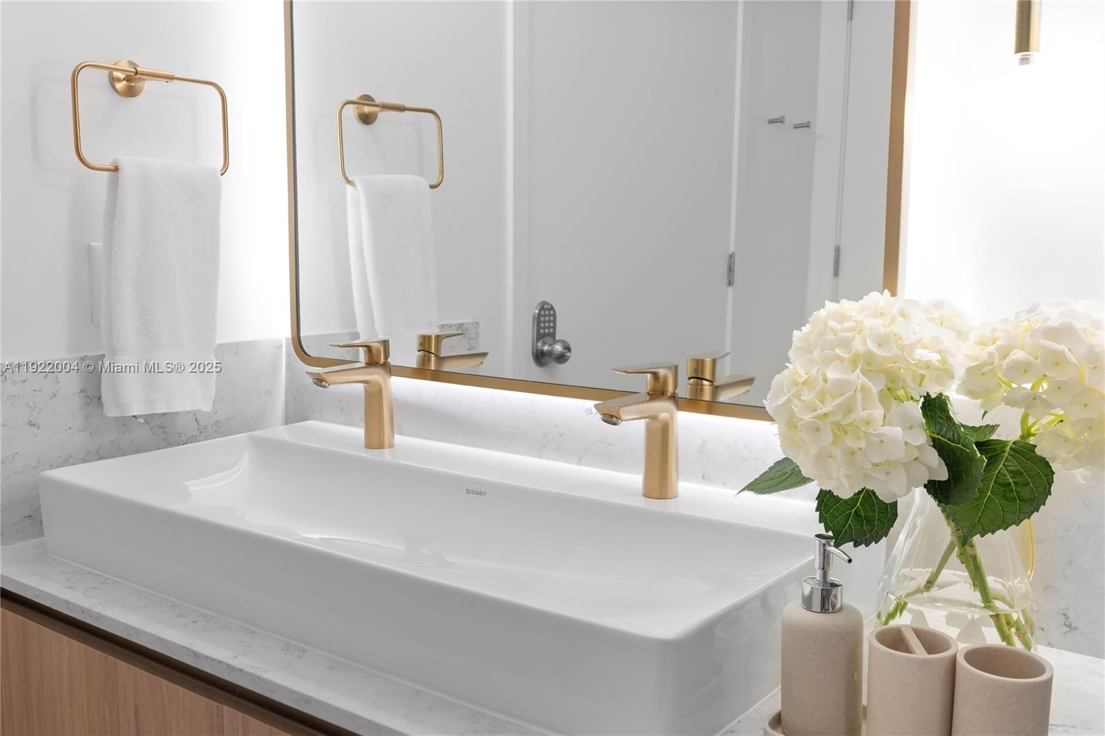 159 NE 6th St #3002 Miami, FL 33132