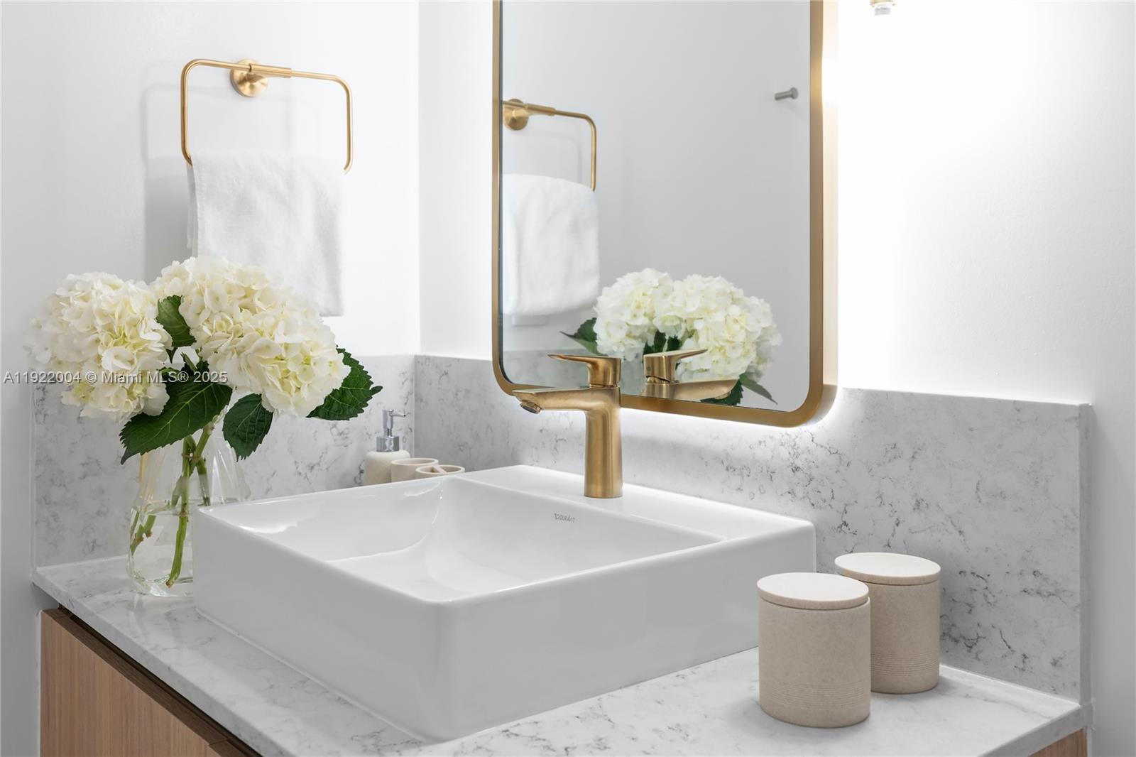 159 NE 6th St #3002 Miami, FL 33132