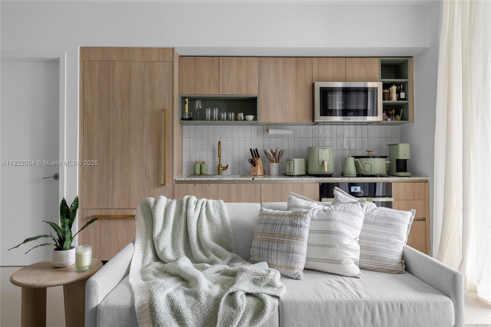 159 NE 6th St #3002 Miami, FL 33132