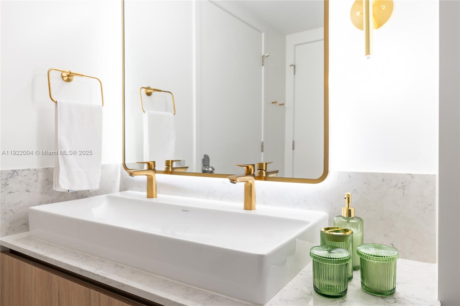 159 NE 6th St #3002 Miami, FL 33132