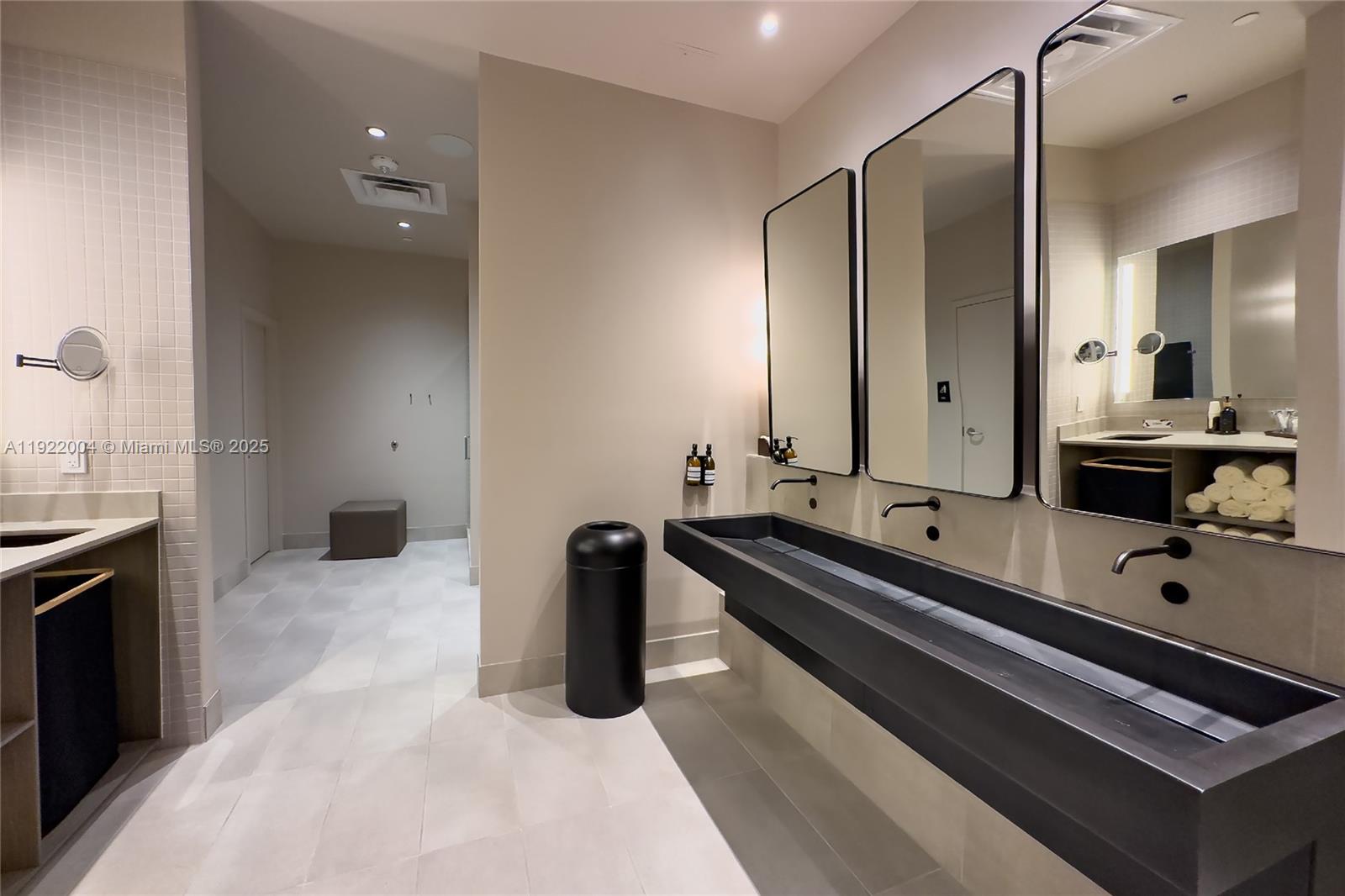 159 NE 6th St #3002 Miami, FL 33132