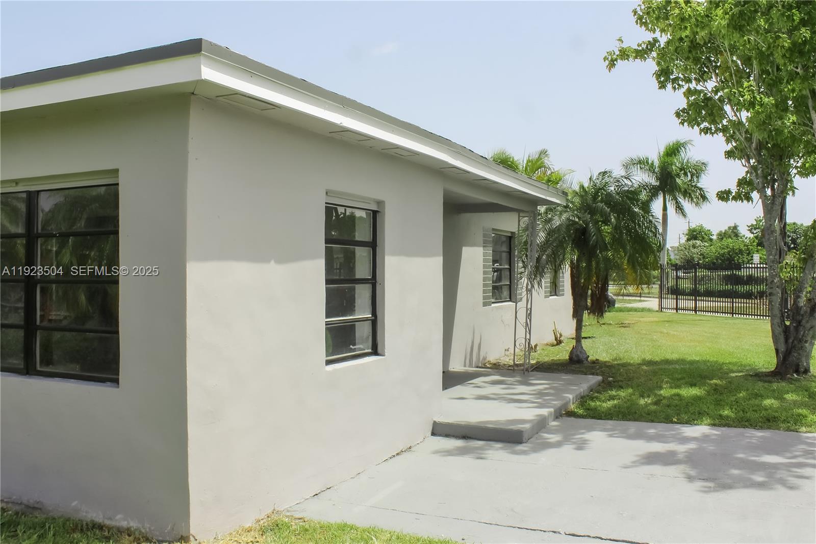 14801 Lincoln Blvd Miami, FL 33176