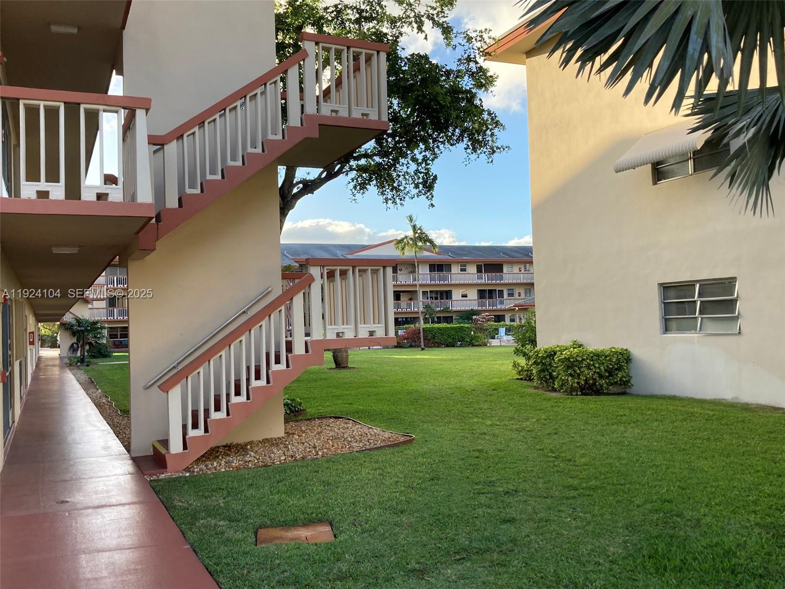 5300 Washington St #N117 Hollywood, FL 33021