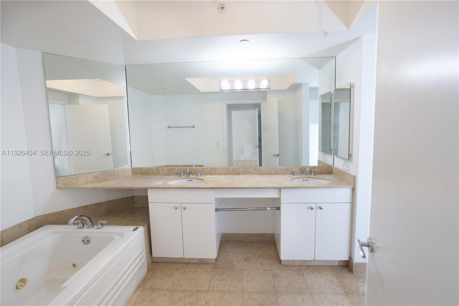 image Blue Diamond29