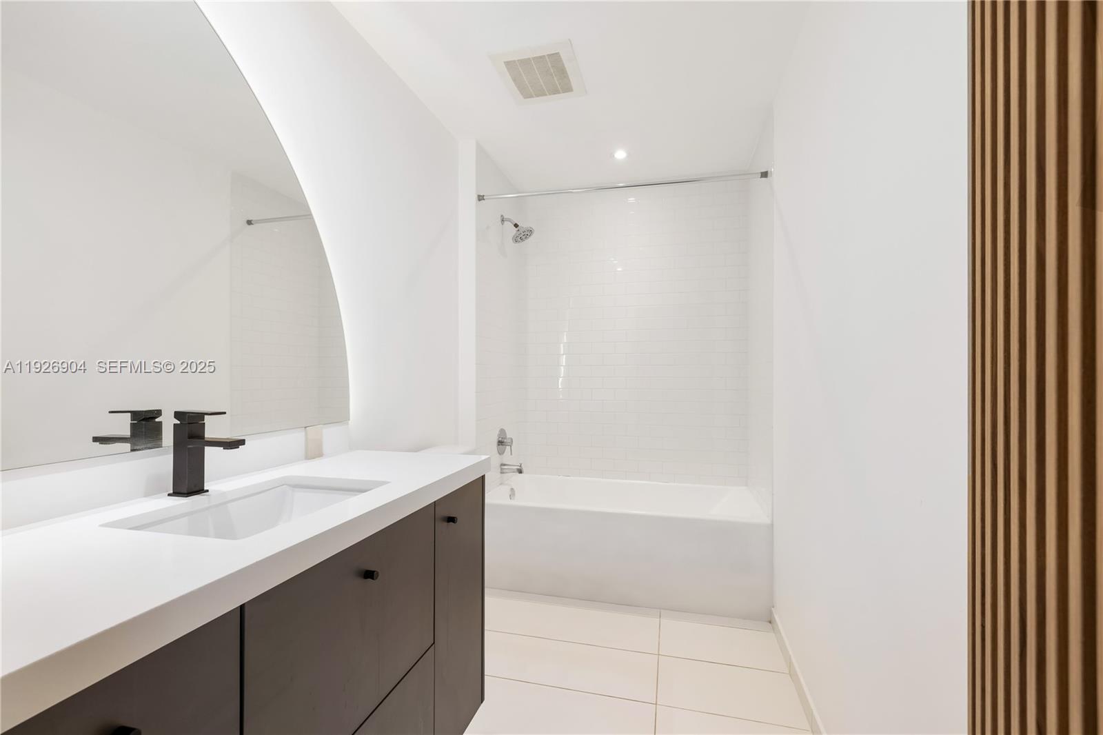 151 SE 1st St #905 Miami, FL 33131