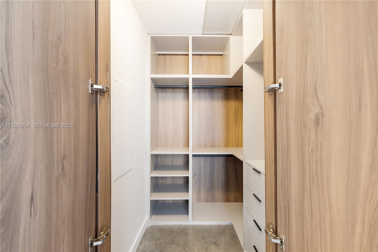 151 SE 1st St #905 Miami, FL 33131