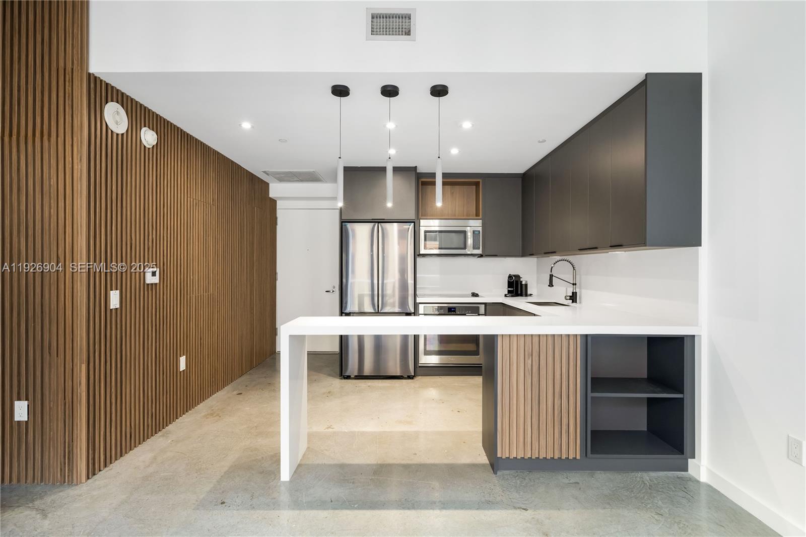 151 SE 1st St #905 Miami, FL 33131