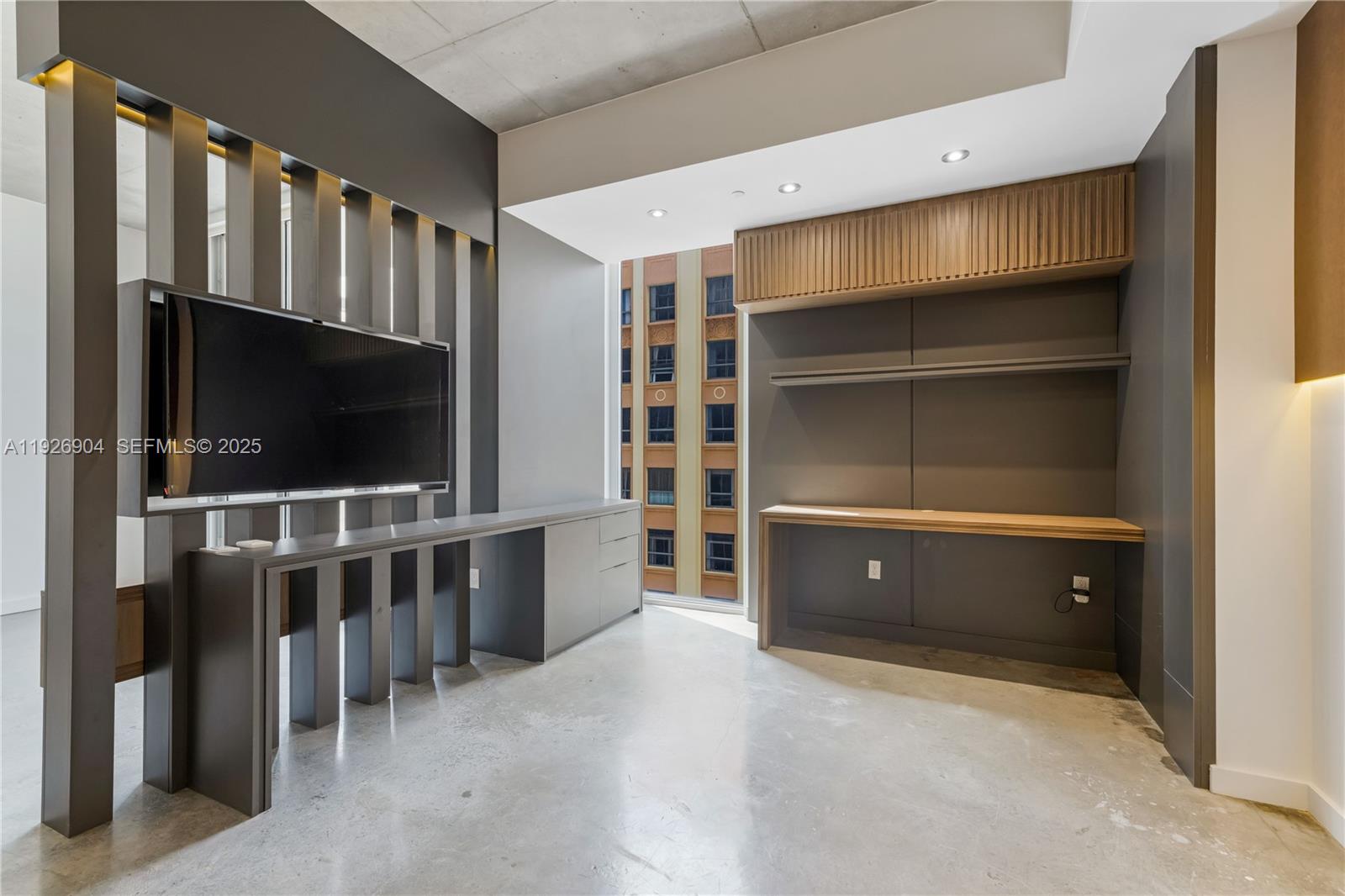 151 SE 1st St #905 Miami, FL 33131