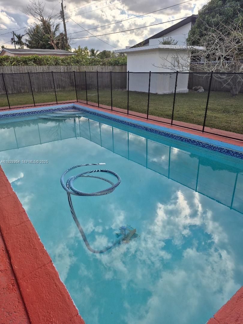 4320 SW 98th Ct Miami, FL 33165