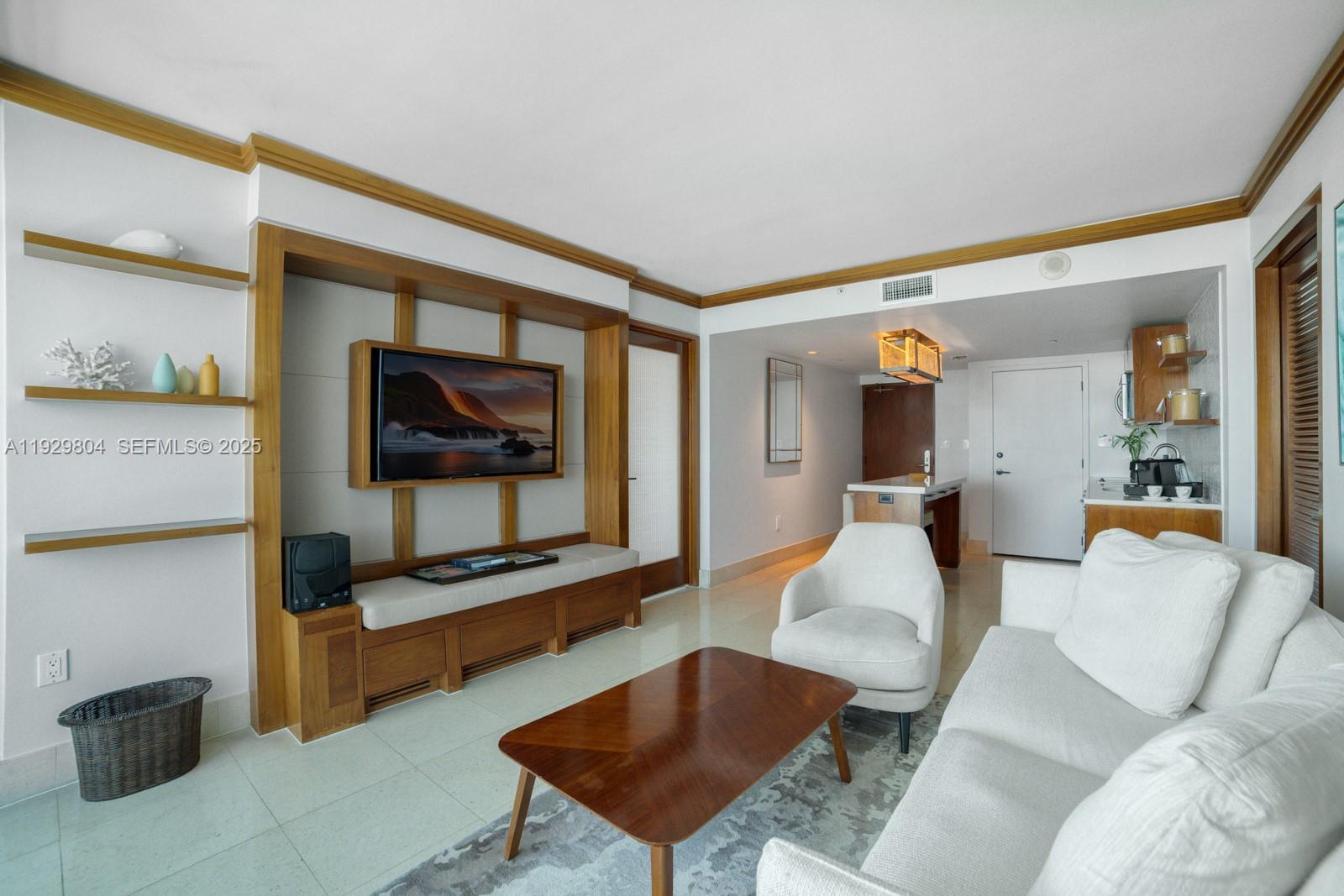 6801 Collins Ave #914 Miami Beach, FL 33141