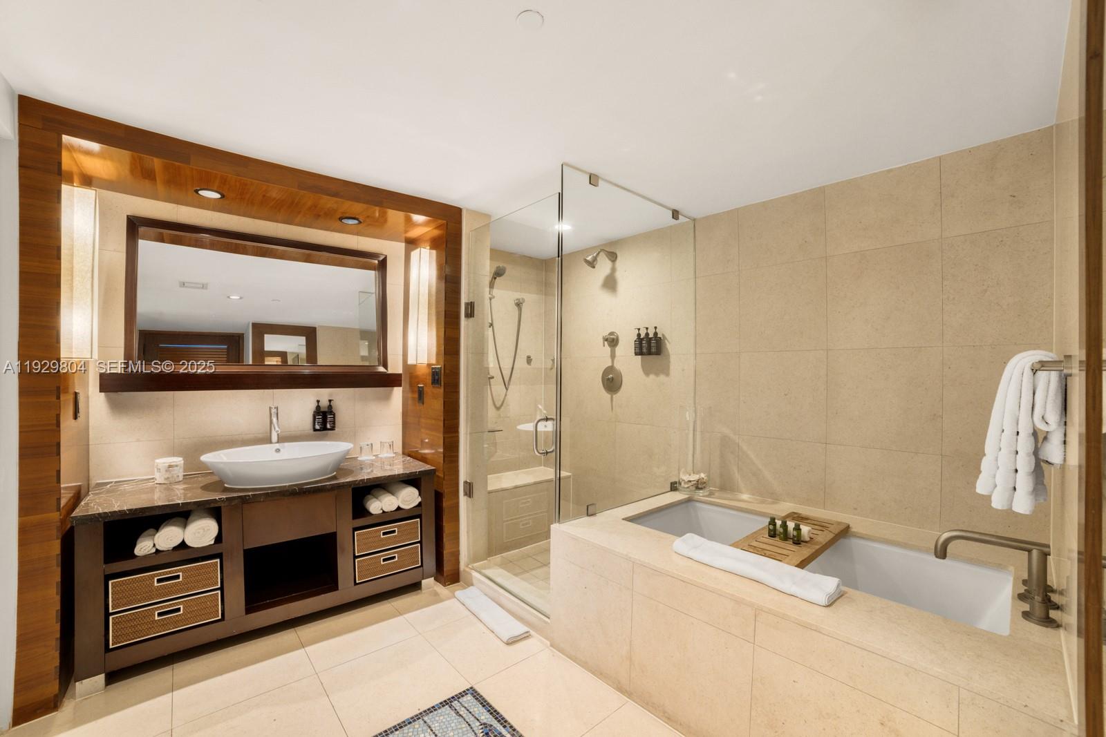 6801 Collins Ave #914 Miami Beach, FL 33141