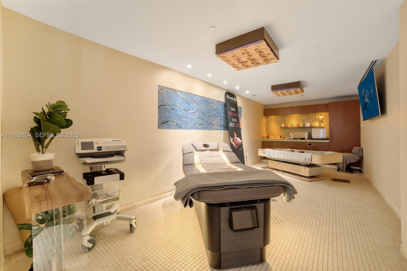 6801 Collins Ave #914 Miami Beach, FL 33141