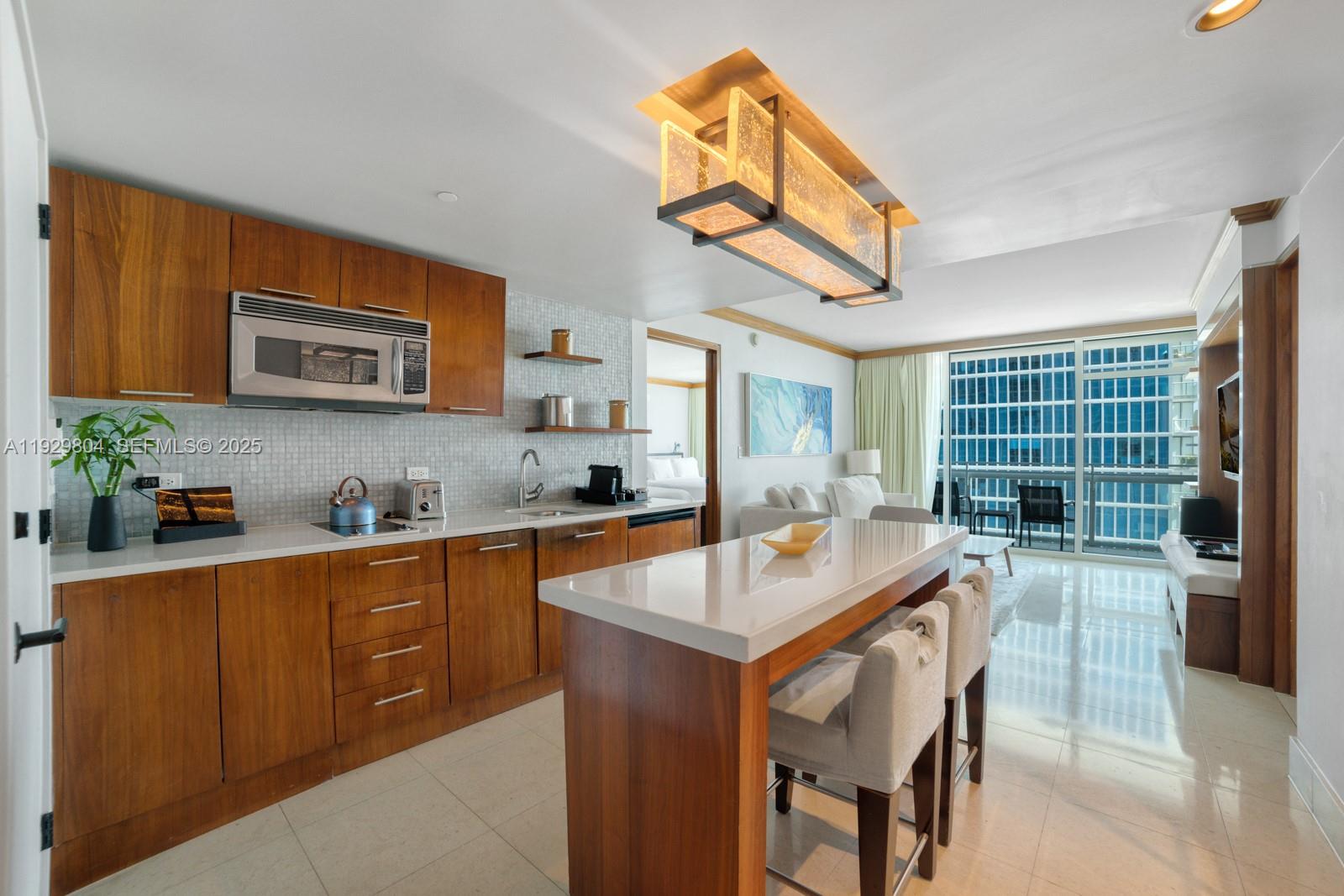 6801 Collins Ave #914 Miami Beach, FL 33141