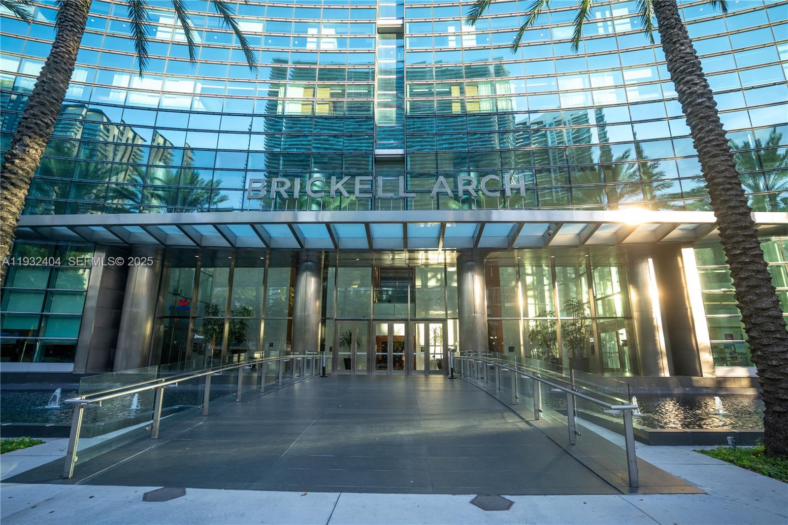 image Brickell Arch10