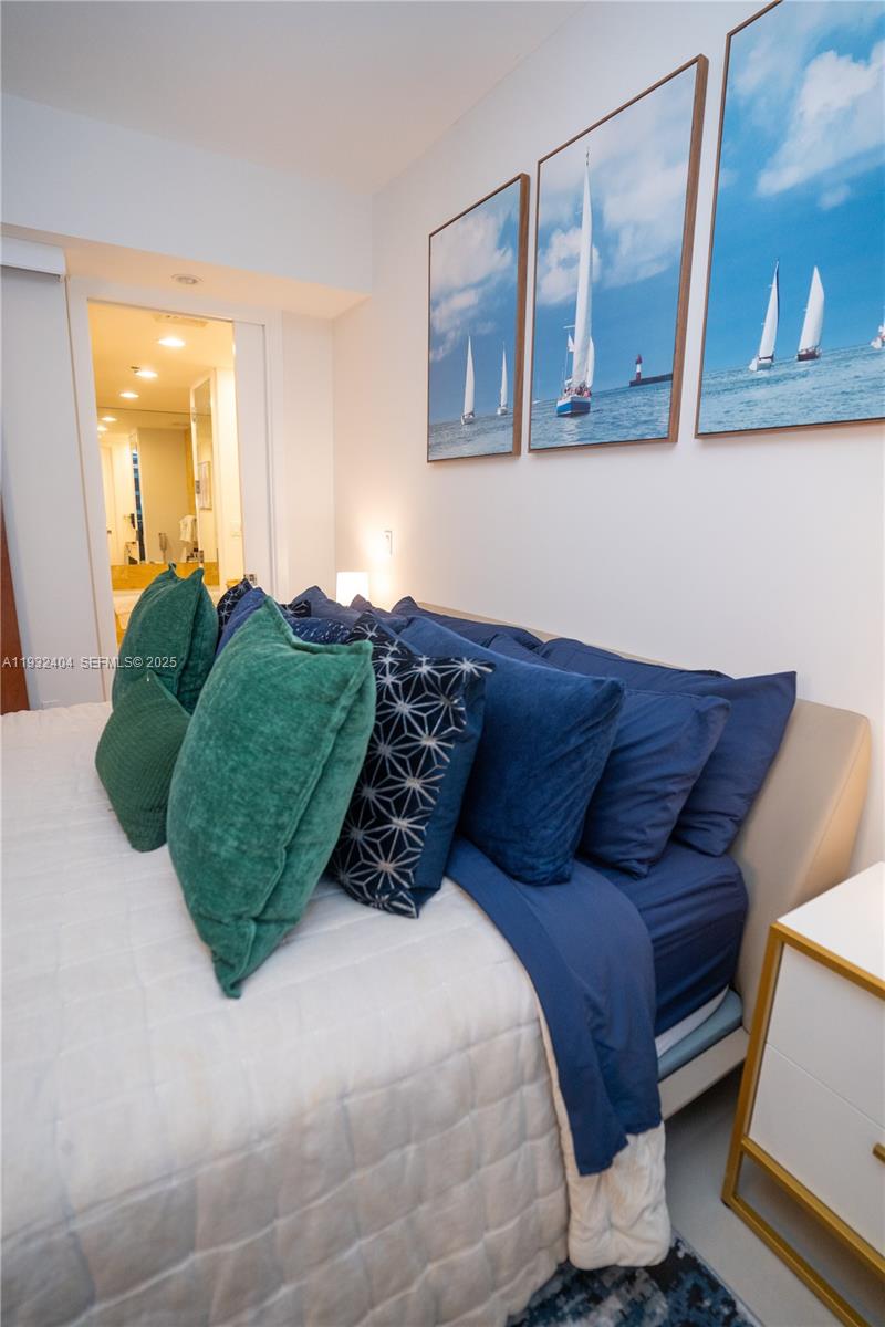 image Brickell Arch3