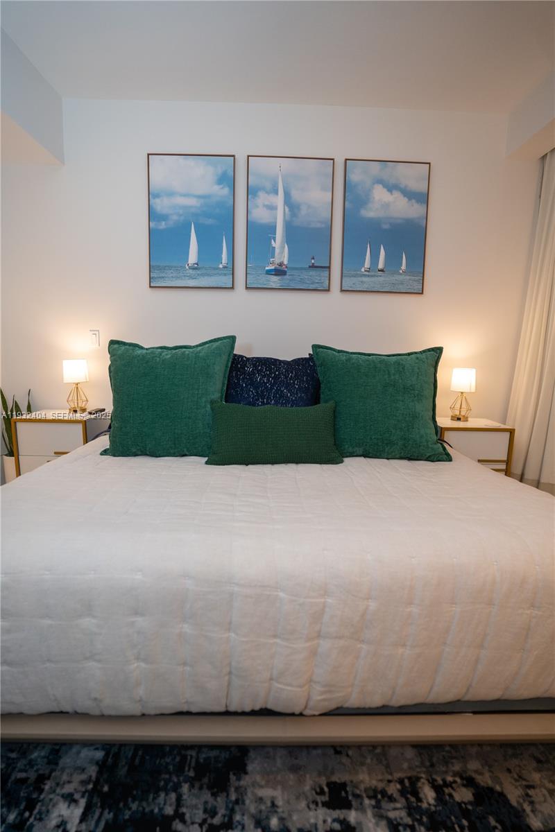 image Brickell Arch4