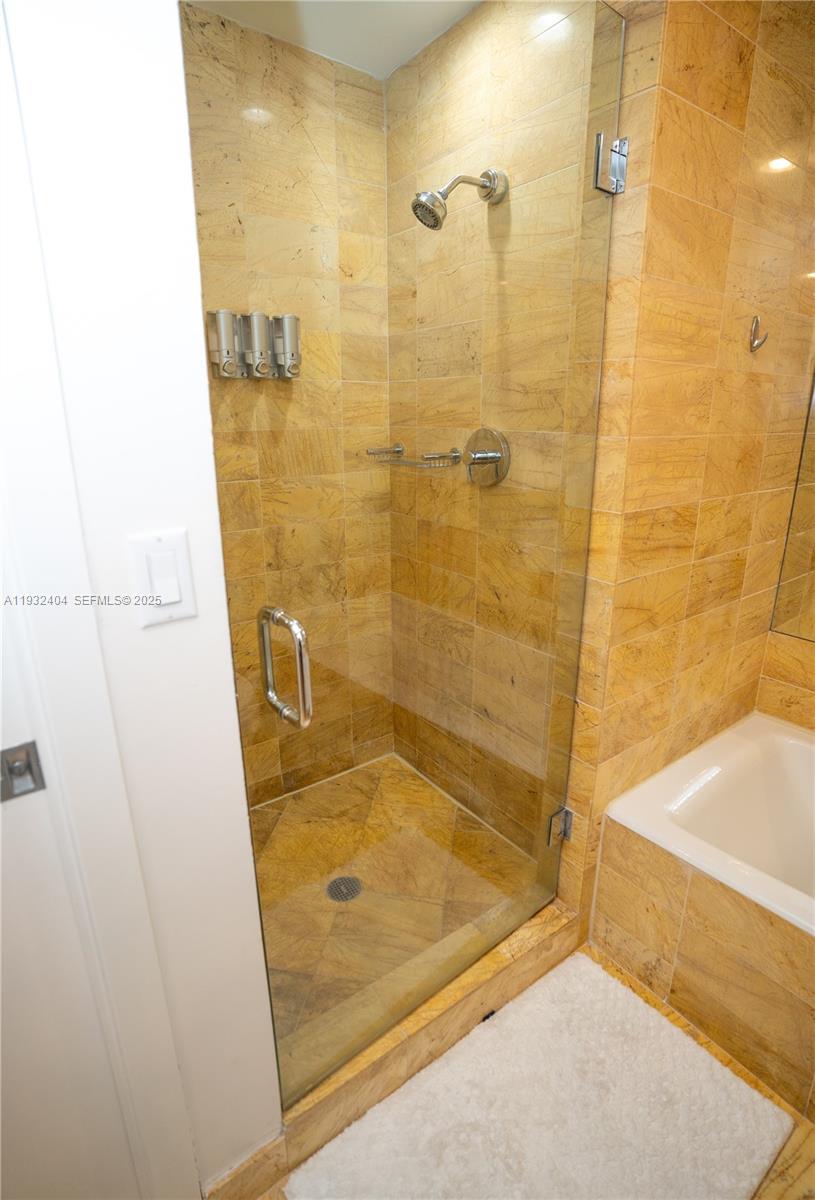 image Brickell Arch8