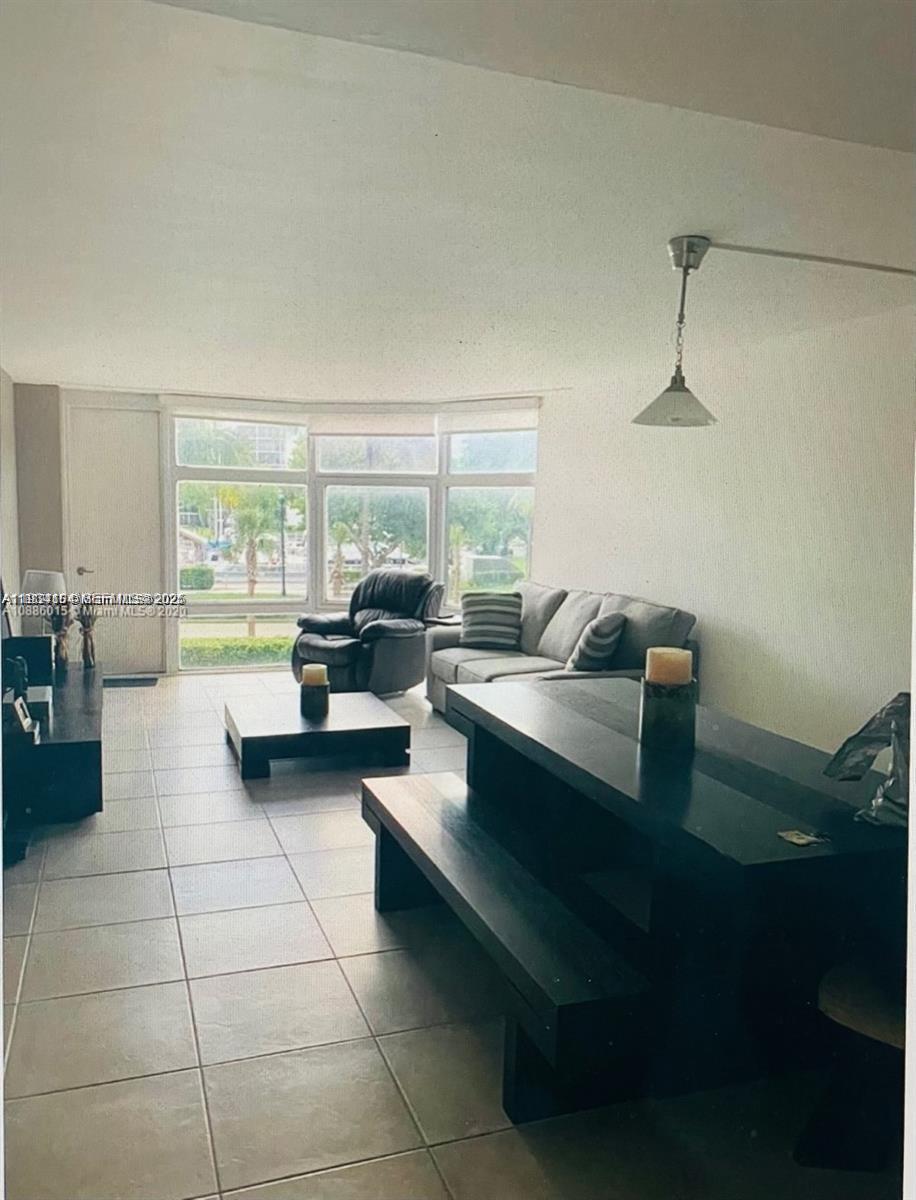 3375 N Country Clb Dr #102 Aventura, FL 33180