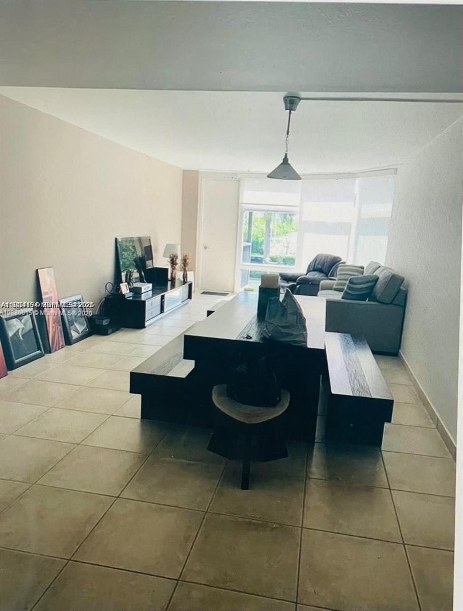 3375 N Country Clb Dr #102 Aventura, FL 33180