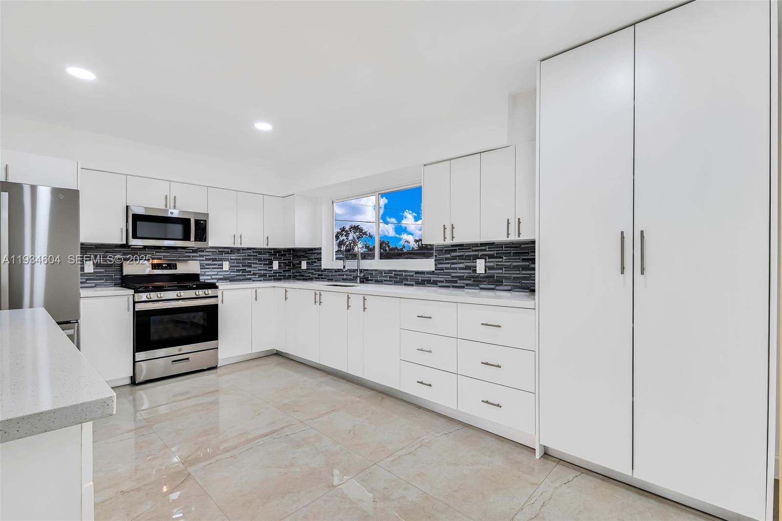 2410 NW 155th Ter Miami Gardens, FL 33054