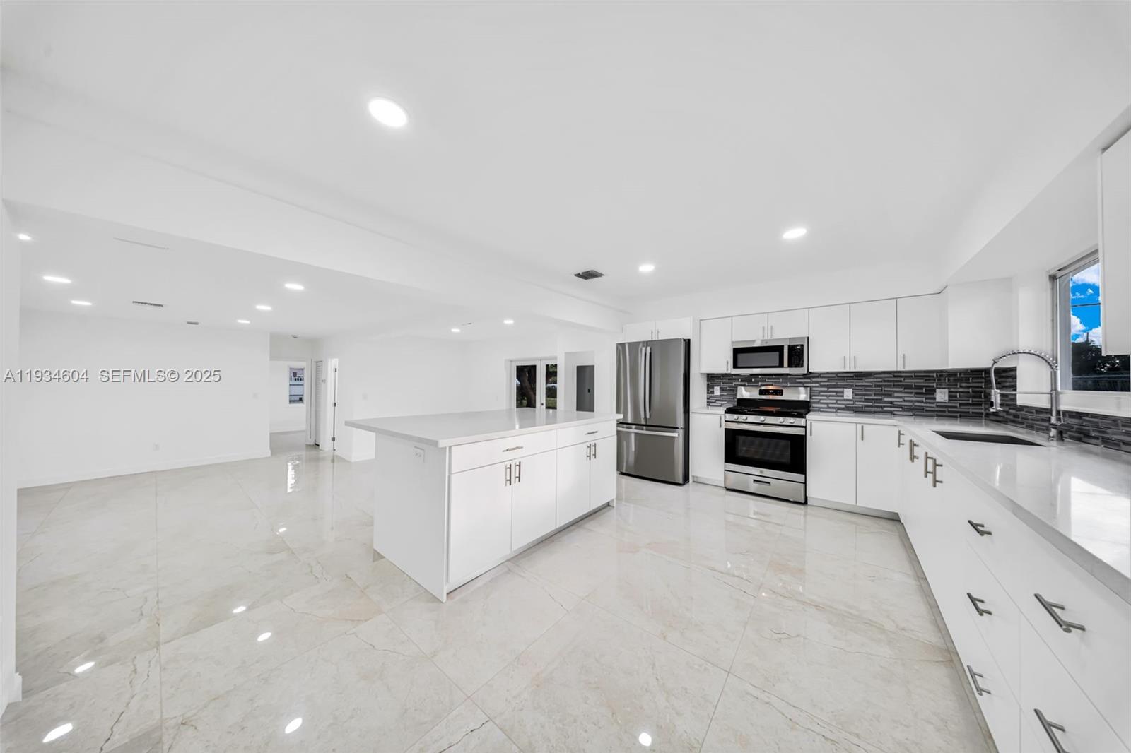 2410 NW 155th Ter Miami Gardens, FL 33054