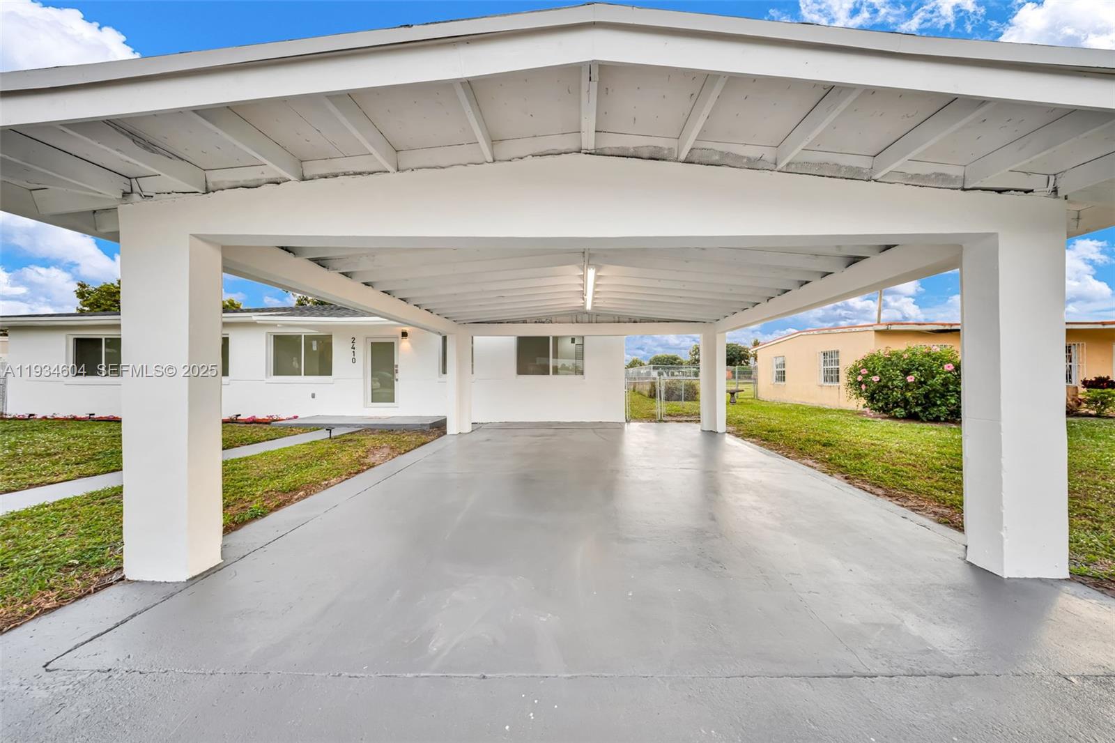 2410 NW 155th Ter Miami Gardens, FL 33054