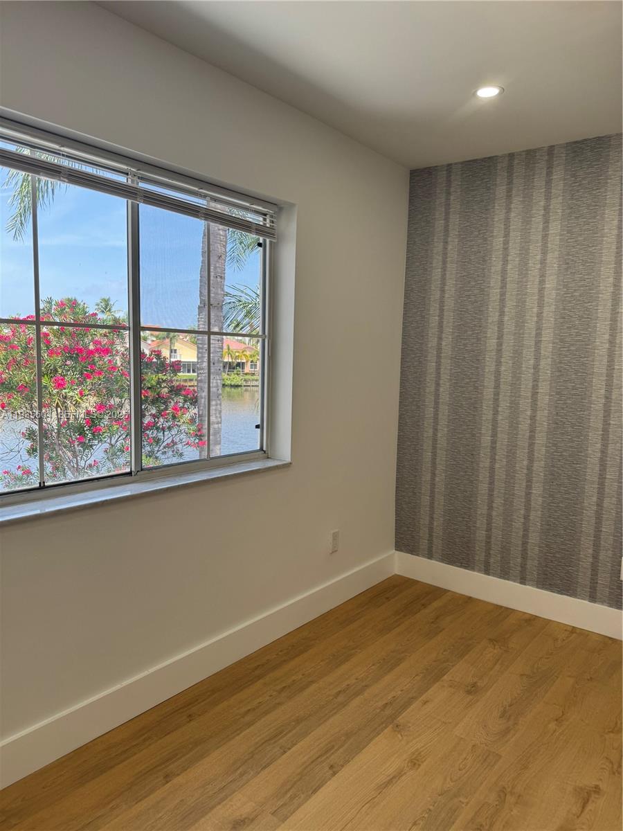 1090 SE 6th Ave Dania Beach, FL 33004