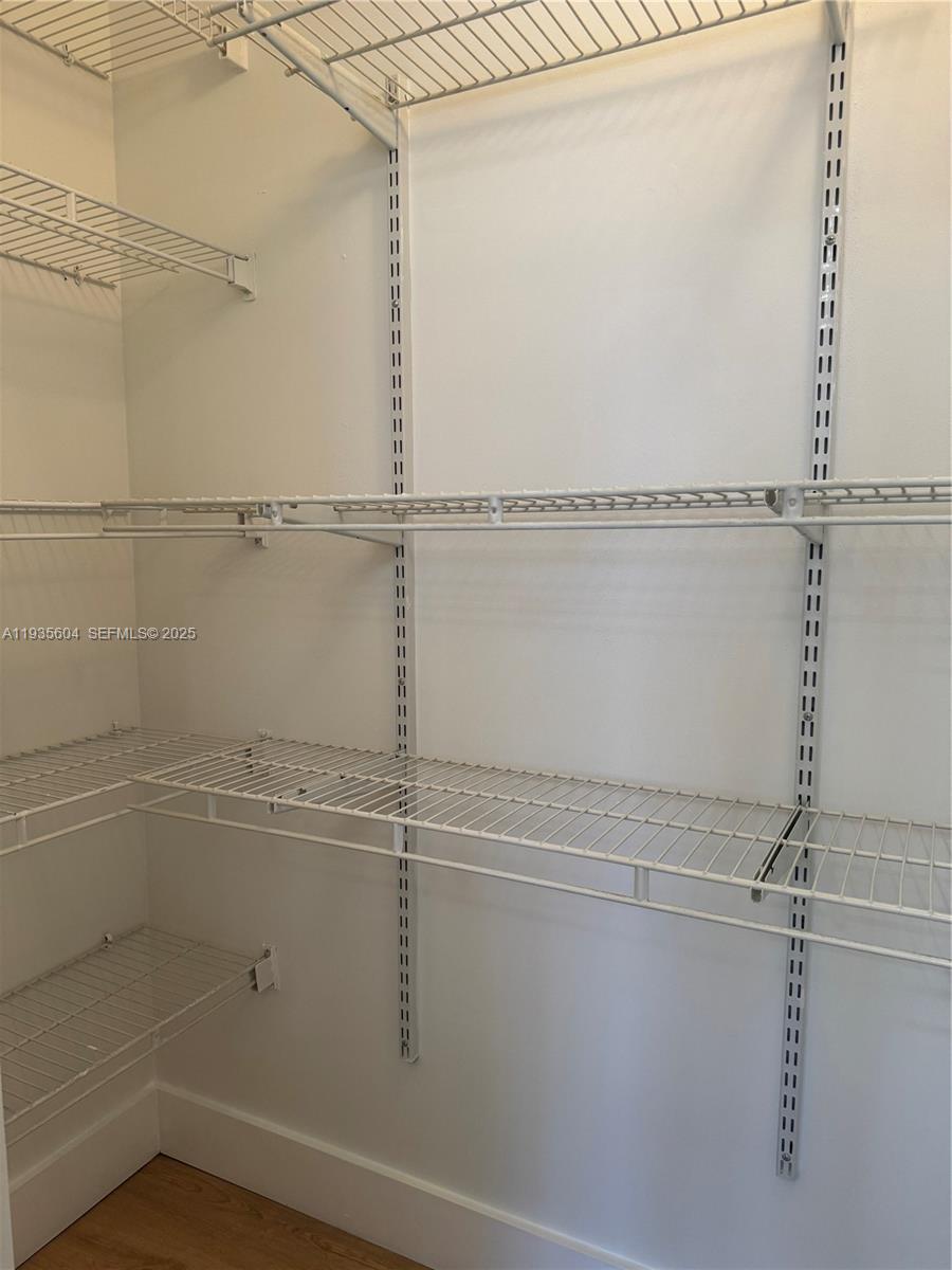 1090 SE 6th Ave Dania Beach, FL 33004