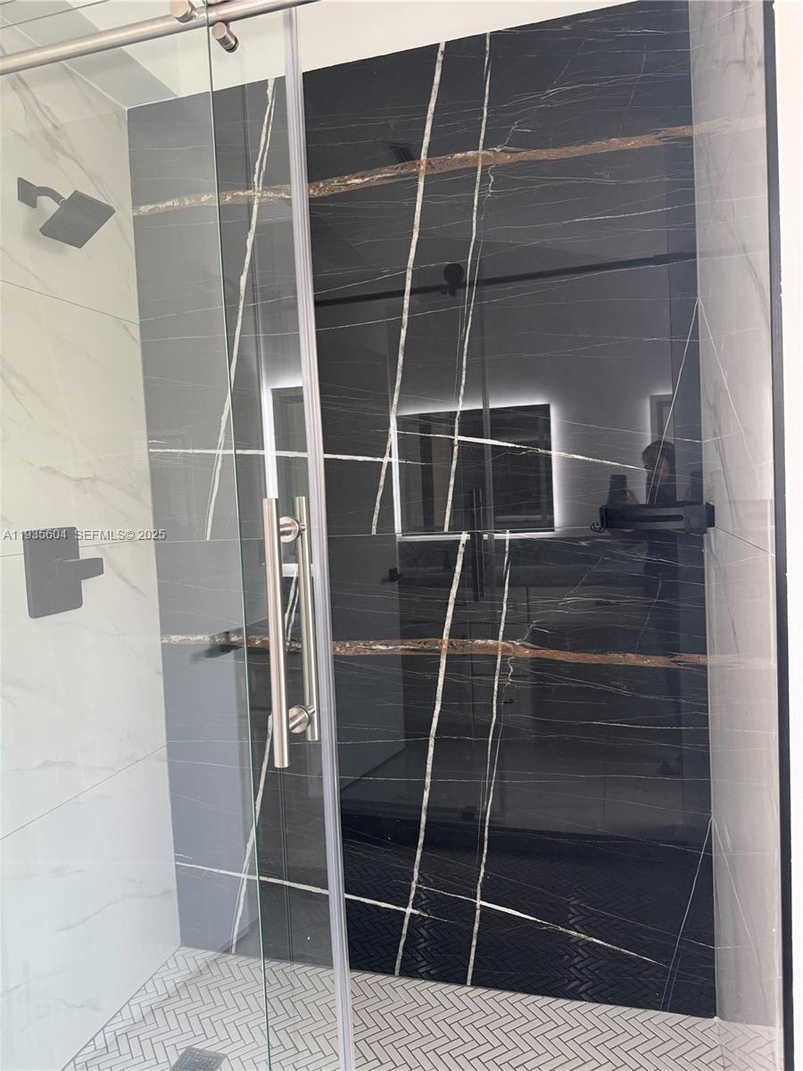 1090 SE 6th Ave Dania Beach, FL 33004