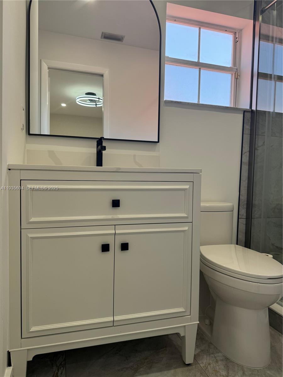 1090 SE 6th Ave Dania Beach, FL 33004