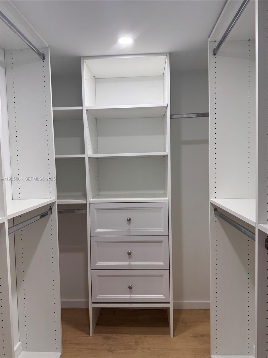 1090 SE 6th Ave Dania Beach, FL 33004