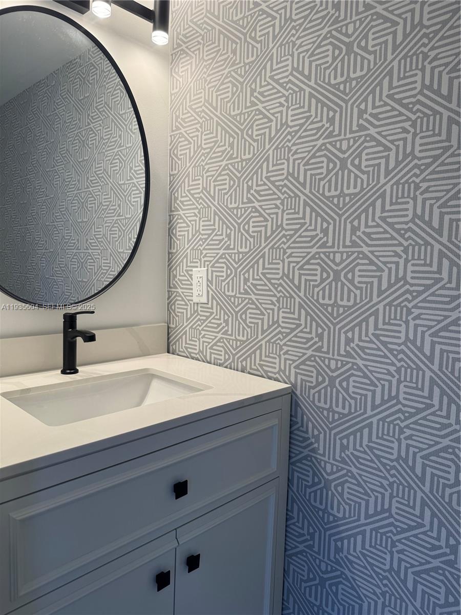 1090 SE 6th Ave Dania Beach, FL 33004