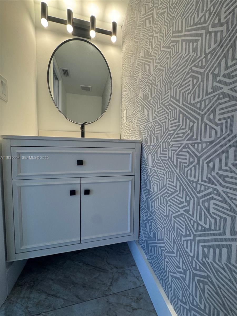 1090 SE 6th Ave Dania Beach, FL 33004